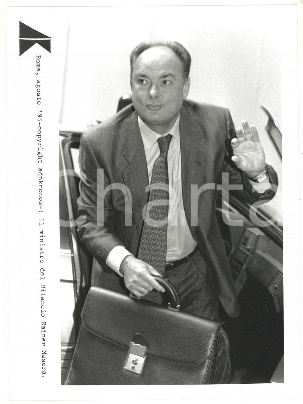 Fotografia d epoca originale 1995 ROMA Arrivo in auto del ministro Rainer MASERA  Foto 17x24 cm 1