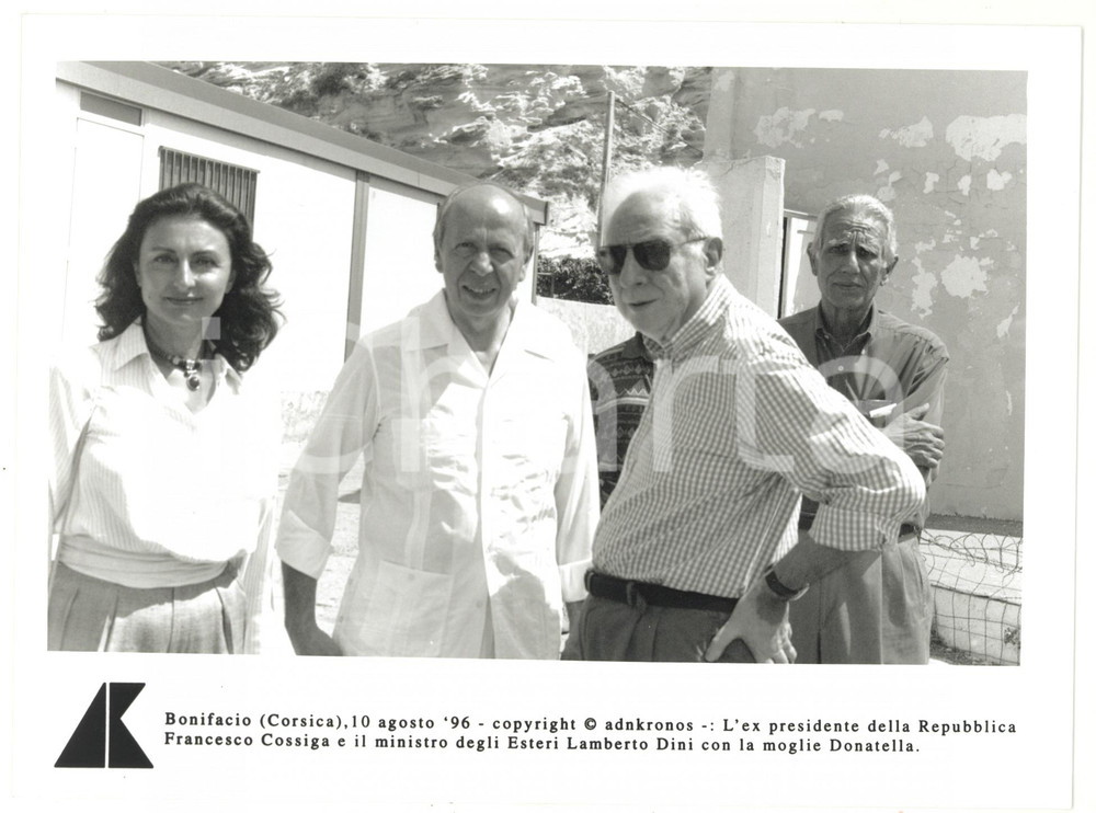 Fotografia d epoca originale 1996 BONIFACIO CORSICA Francesco COSSIGA e Lamberto DINI in vacanza  Foto 1
