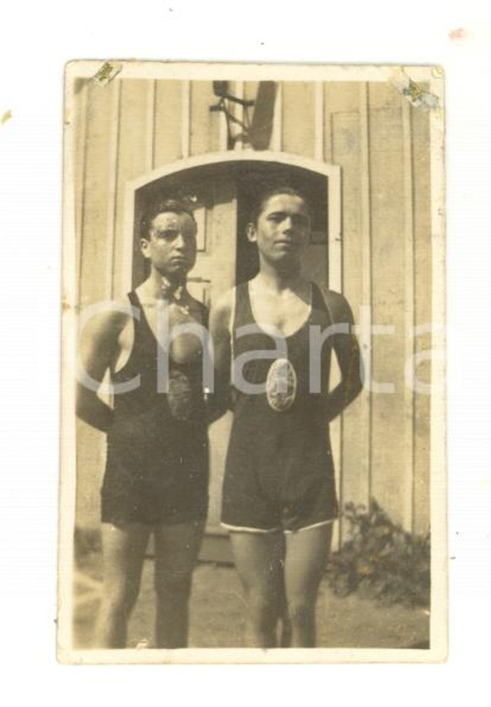 Fotografia d epoca originale 1930 ca LISBONA Ritratto di due giovani atleti  Gustavo VIEIRA Foto 4x6 cm 1