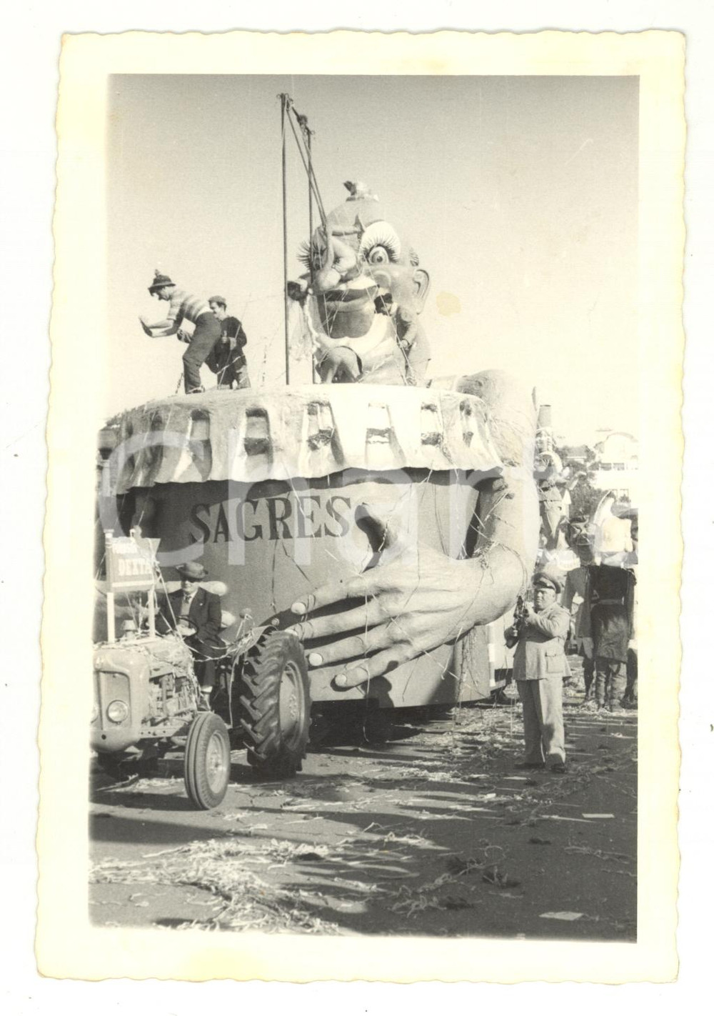 Fotografia d epoca originale 1942 HUAMBO / NOVA LISBOA ANGOLA Ritratto di tre bambini in divisa  Foto 6x8 1