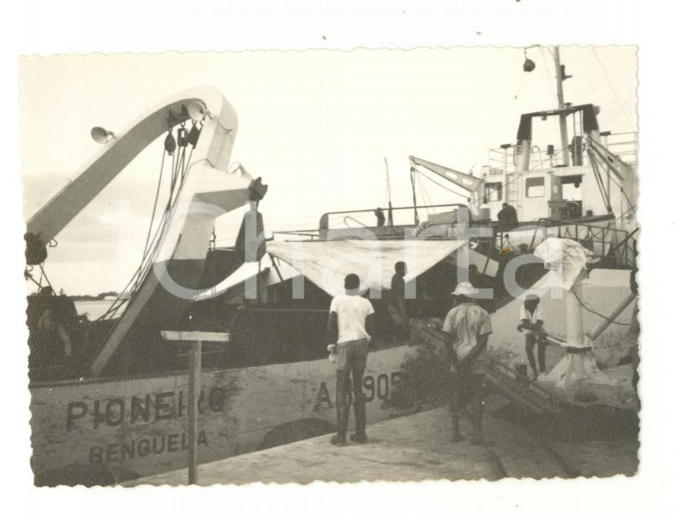 Fotografia d epoca originale 1966 BENGUELA ANGOLA Nave carica merci per conserve Atlantico Foto 11x8 1