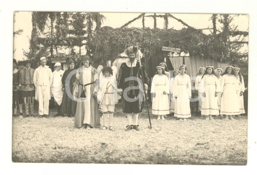 Fotografia d epoca originale 1930 ca GERMANIA TEATRO Spettacolo con bambini in costume storico  Foto VINTAGE 1