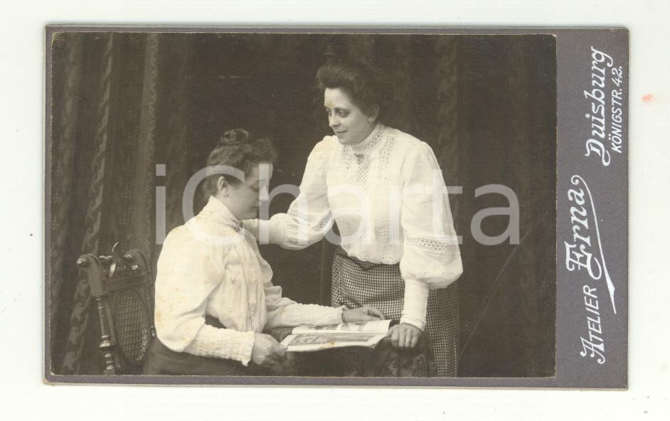 Fotografia d epoca originale 1900 ca DUISBURG D Ritratto di donne in lettura  Foto ATELIER ERNA RARA CDV 1