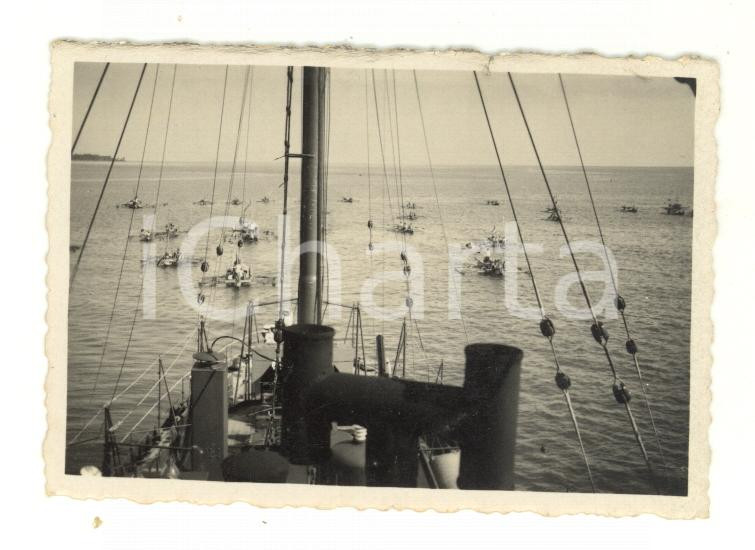 Fotografia d epoca originale 1940 ca TRINDADE BRAZIL Gara di canottaggio vista da nave MARINHA PORTUGUESA 1