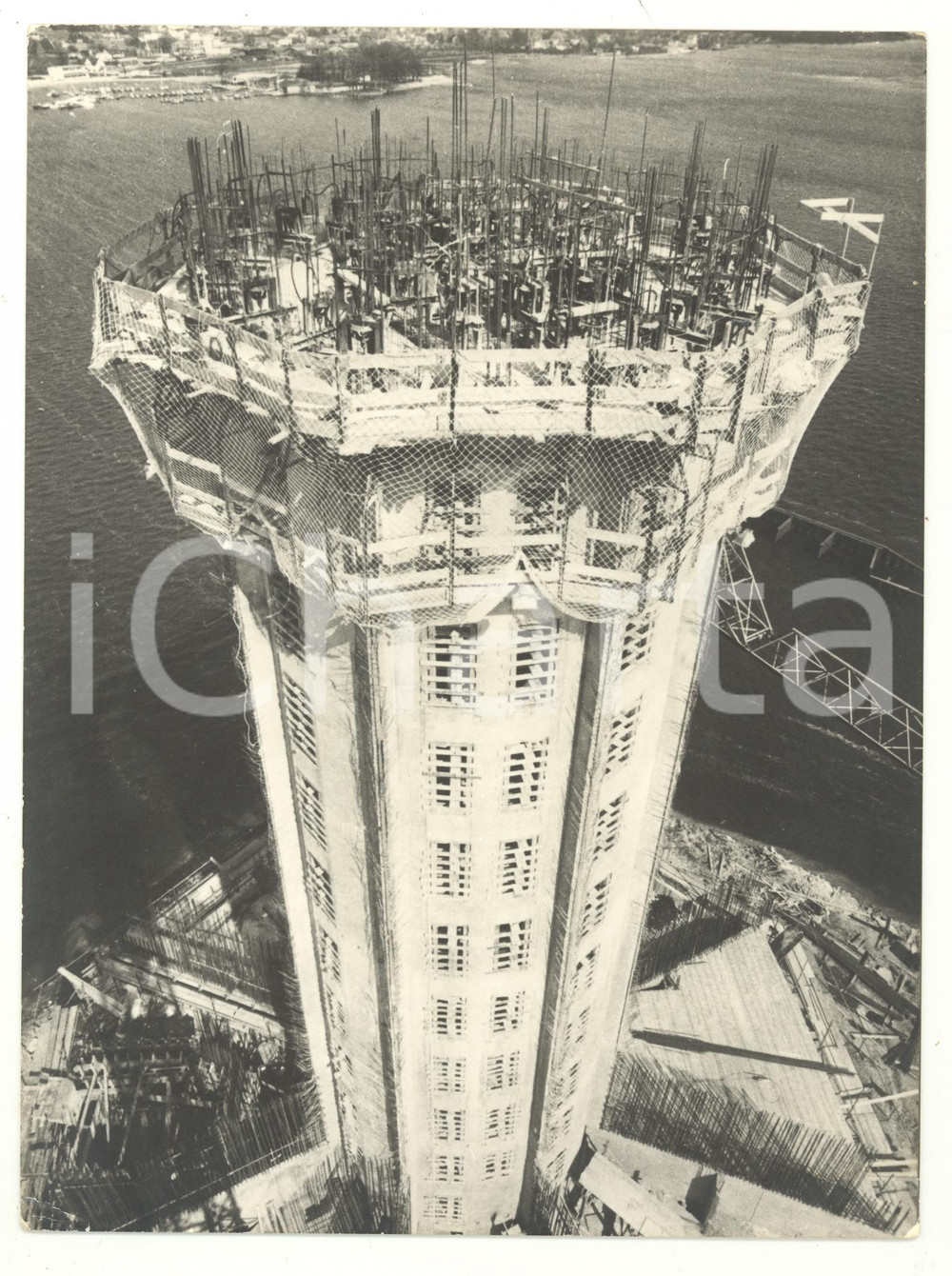Fotografia d epoca originale 1970 ca LISBONA ARCHITETTURA Costruzione di una torre moderna  Foto 18x24 1