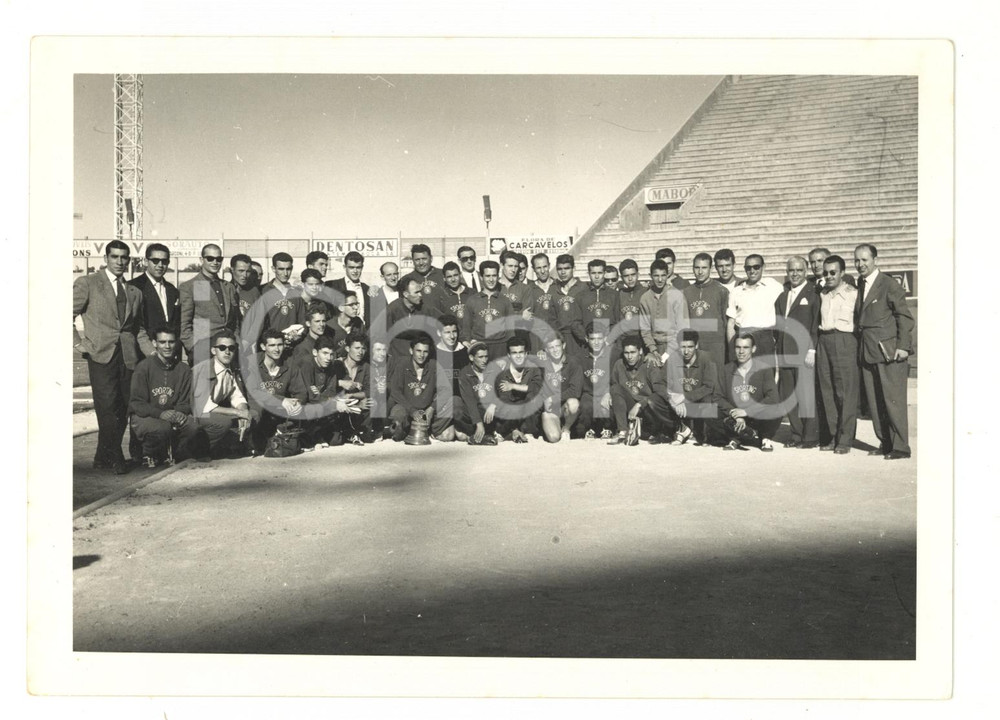 Fotografia d epoca originale 1960 ca LISBOA FUTEBOL La squadra giovanile dello SPORTING Foto 18x13 cm 1