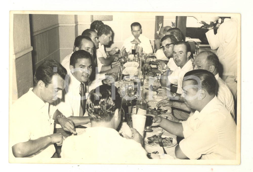 Fotografia d epoca originale 1960 LISBOA Restaurante PENINSULAR  Una cena tra colleghi Foto VINTAGE 1