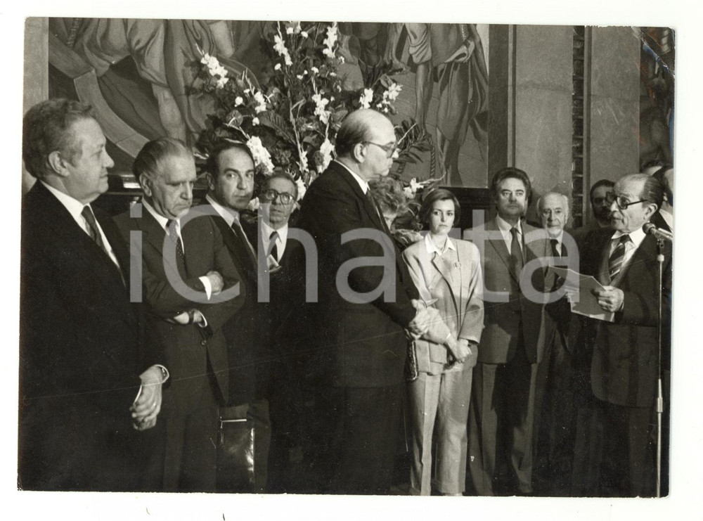 Fotografia d epoca originale 1984 LISBOA PORTUGAL Bettino CRAXI visita a Assembleia da Republica Foto 1