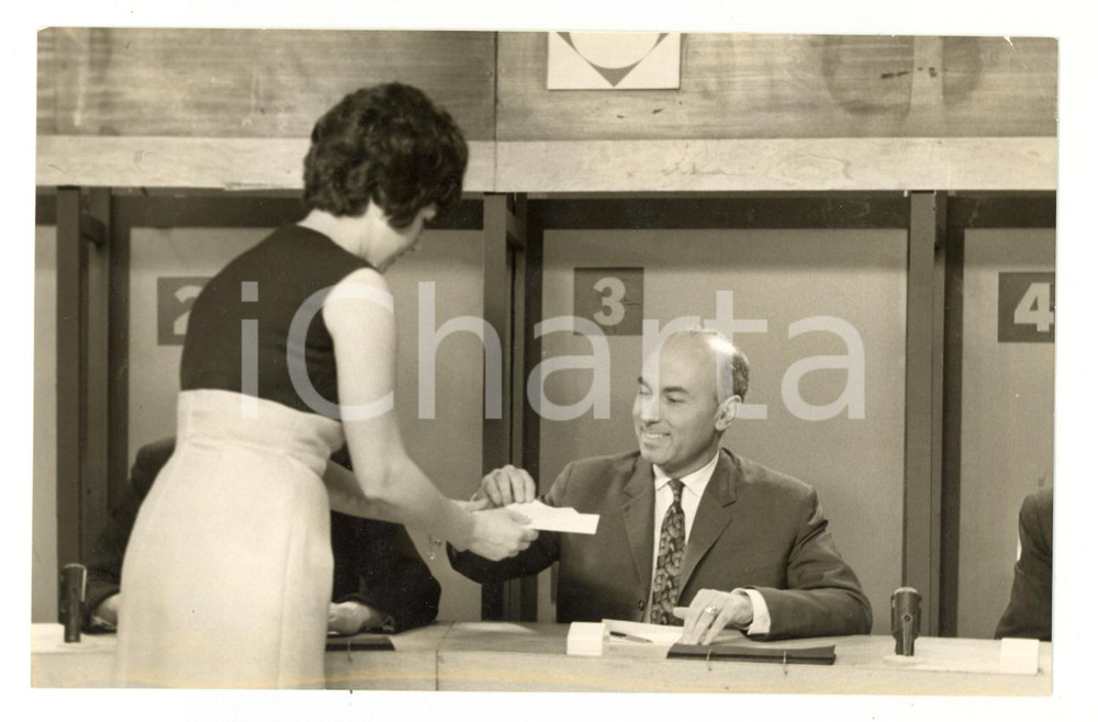 Fotografia d epoca originale 1963 TELEVISÃƒO PORTUGAL  PASSA PALAVRA  Un concorrente Foto 18x13 cm 1