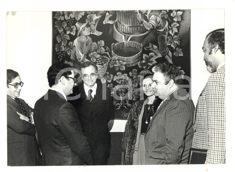 Fotografia d epoca originale 1980 ca LISBOA MinistÃ©rio da ComunicaÃ§ao Social  Incontro con il segretario 1
