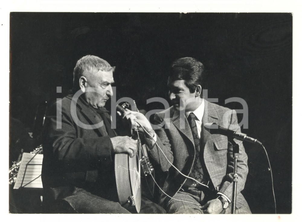 1969 TELEVISÃƒO PORTUGAL - ZIP-ZIP - Fialho GOUVEIA intervista Manuel JALECA Foto Fotografia d'epoca.CONDIZIONI: GFORMATO:  18x13 cm    originale e autentica 1