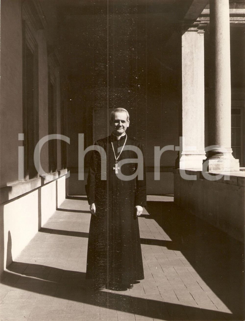 Fotografia d epoca originale 1955 ca VATICANO Cardinale PaulÃ‰mile LÃ‰GER ritratto in un chiostro Foto 21x27 1