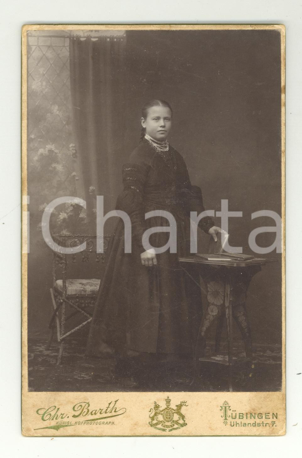 Fotografia d epoca originale 1910 ca TUBINGEN Famiglia BINDER  Giovane donna con libri Foto Christian BARTH 1