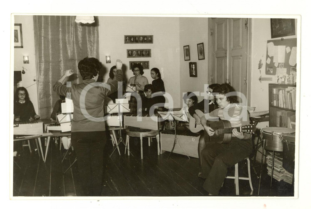 Fotografia d epoca originale 1960 ca PORTO Una scuola di musica giovanile Foto VINTAGE 18x13 cm 1