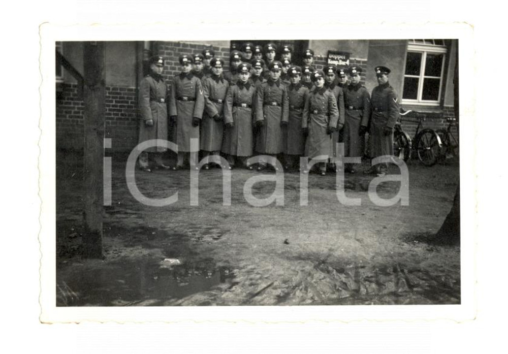 Fotografia d epoca originale 1945 ca WW2 GERMANY Ritratto di un gruppo di ufficiali  Fotografia 9x6 cm 1