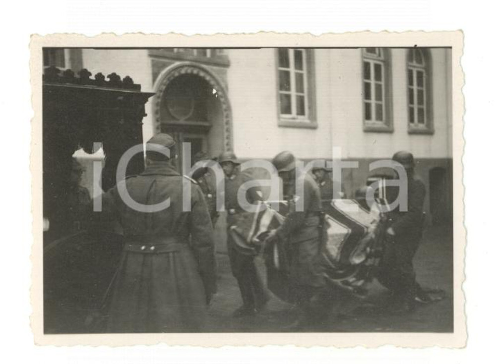 Fotografia d epoca originale Febbraio 1945 WW2 GERMANY I funerali di un soldato  Fotografia 8x6 cm 1