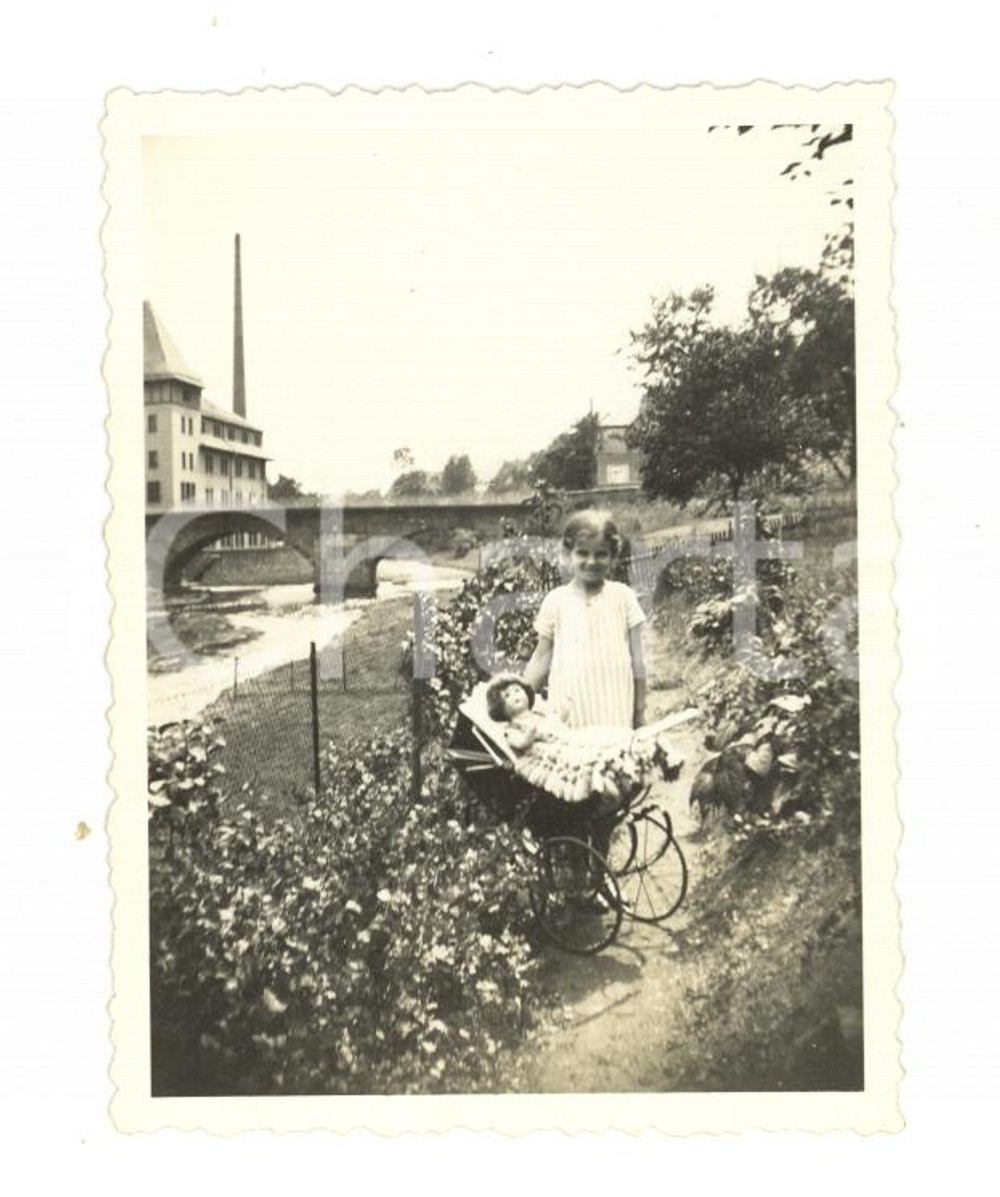 Fotografia d epoca originale 1932 GERMANY Ritratto di bambina con la bambola  Foto VINTAGE 6x8 cm 1