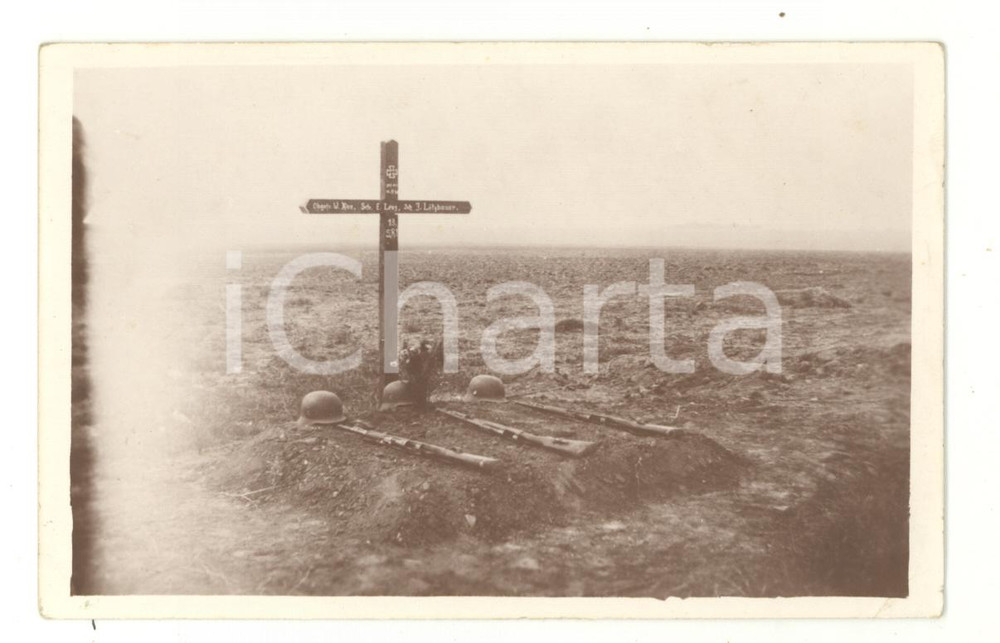 Fotografia d epoca originale 1945 ca WW2 GERMANY Cimitero di guerra  Tomba soldato LOTZBAUER Foto cartolina 1