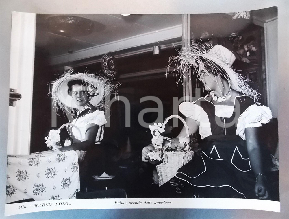 Fotografia d epoca originale 1950 ca M/N MARCO POLO Passeggera travestita da contadina  Foto ARTISTICA 40x30 1