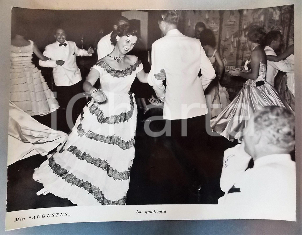 Fotografia d epoca originale 1950 ca ITALIA  M/N AUGUSTUS Coppia balla la quadriglia Fotografia 40x30 cm 1