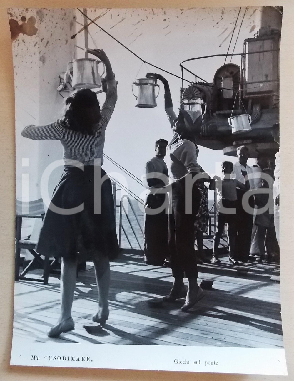 Fotografia d epoca originale 1950 ca M/N USODIMARE Giochi di gruppo sul ponte Foto DANNEGGIATA 30x40 cm 1