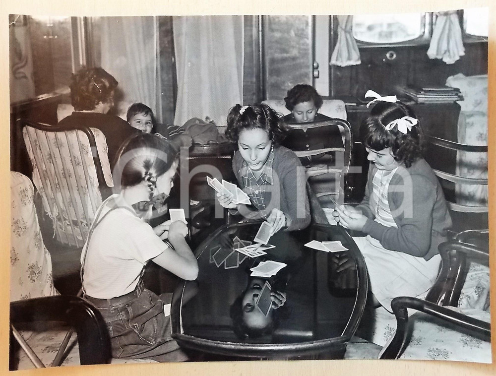 Fotografia d epoca originale 1950 ca ITALIA  M/N MARCO POLO Partita a carte tra bambini Foto 40x28 cm 1