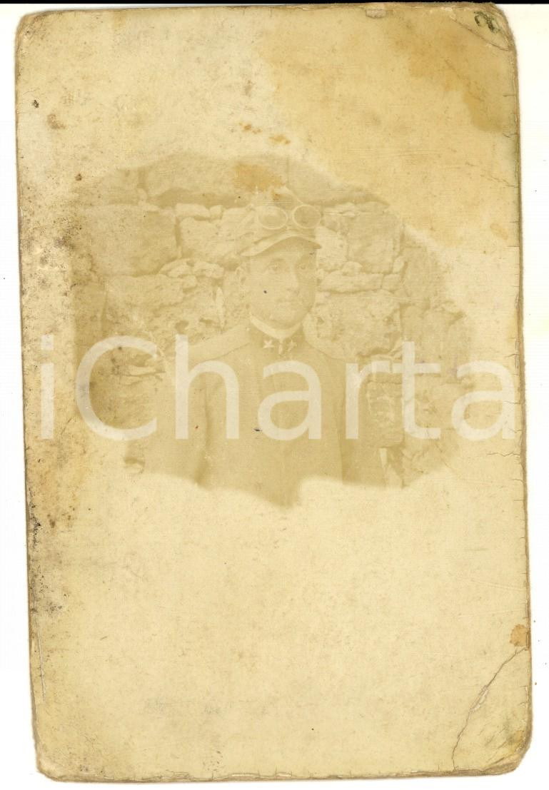 Fotografia d epoca originale 1915 WW1 ZONA DI GUERRA Ufficiale Pietro PERESSUTTI con occhialini DANNEGGIATA 1
