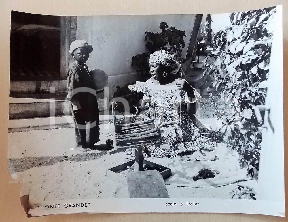 Fotografia d epoca originale 1950 ca DAKAR T/N CONTE GRANDE Donna africana al telaio Foto DANNEGGIATA 40x30 1