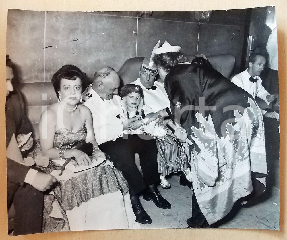 Fotografia d epoca originale 1950 ca ITALIA NAVIGAZIONE Comandante partecipa a festa in maschera  Foto 40x30 1