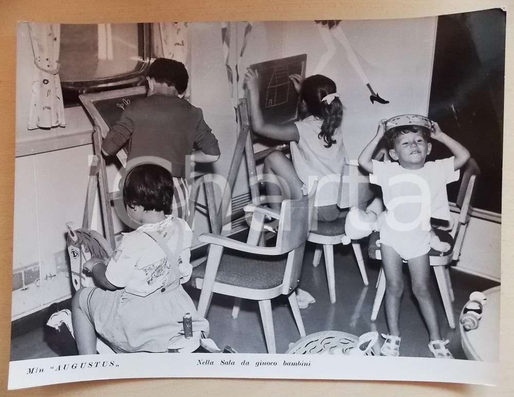 Fotografia d epoca originale 1950 ca ITALIA  M/N AUGUSTUS Sala da gioco dei bambini Foto 40x30 cm 1
