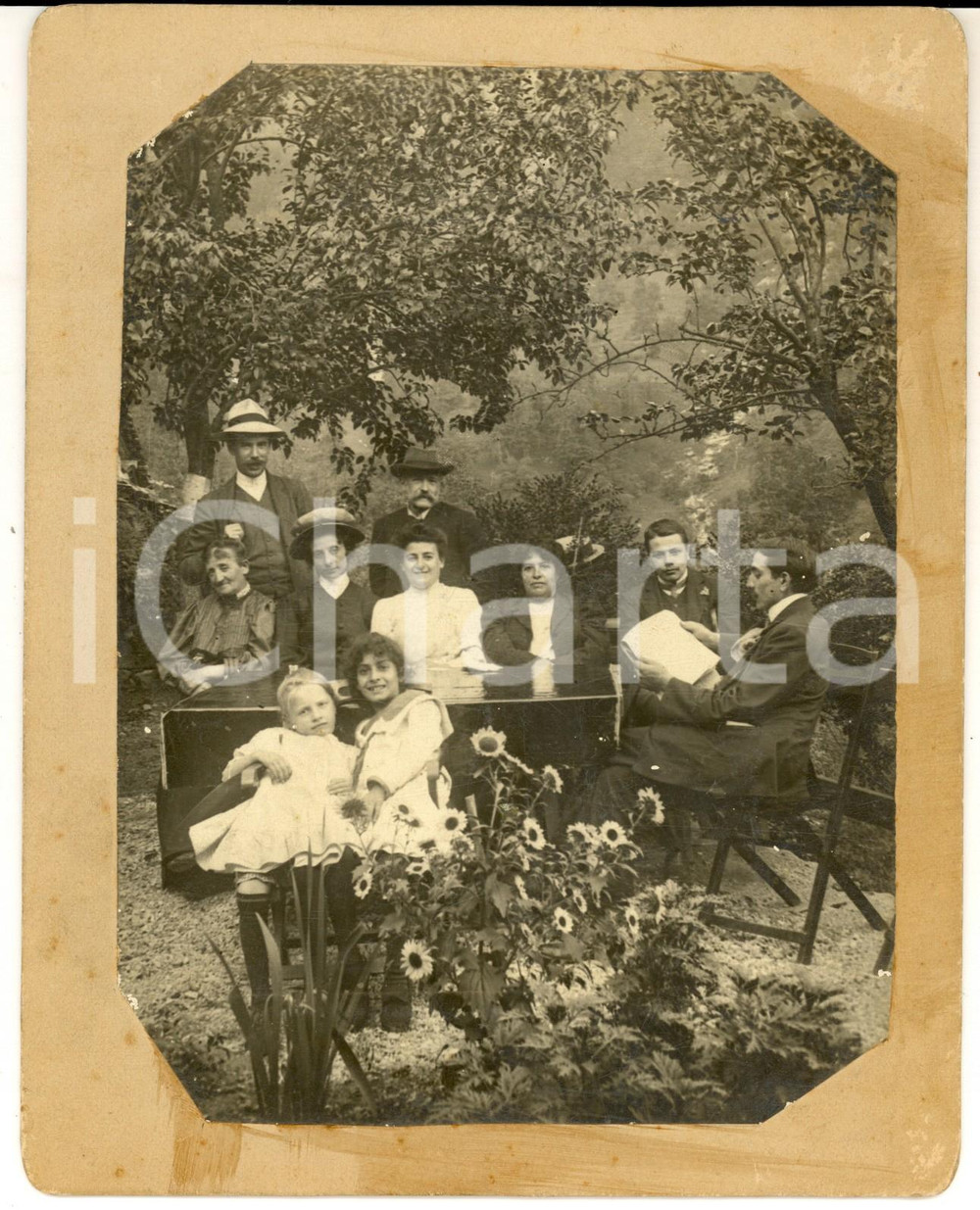 1900 ca NORD ITALIA Ritratto di famiglia in un bosco - Foto CURIOSA 16x20 cm