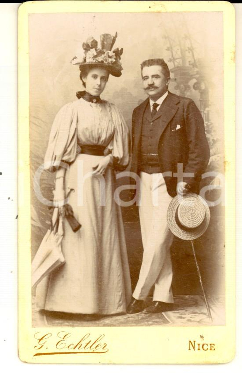 Fotografia d epoca originale 1895 ca NIZZA Coppia di sposi in abito da passeggio Foto Gustav ECHTLER CDV 1