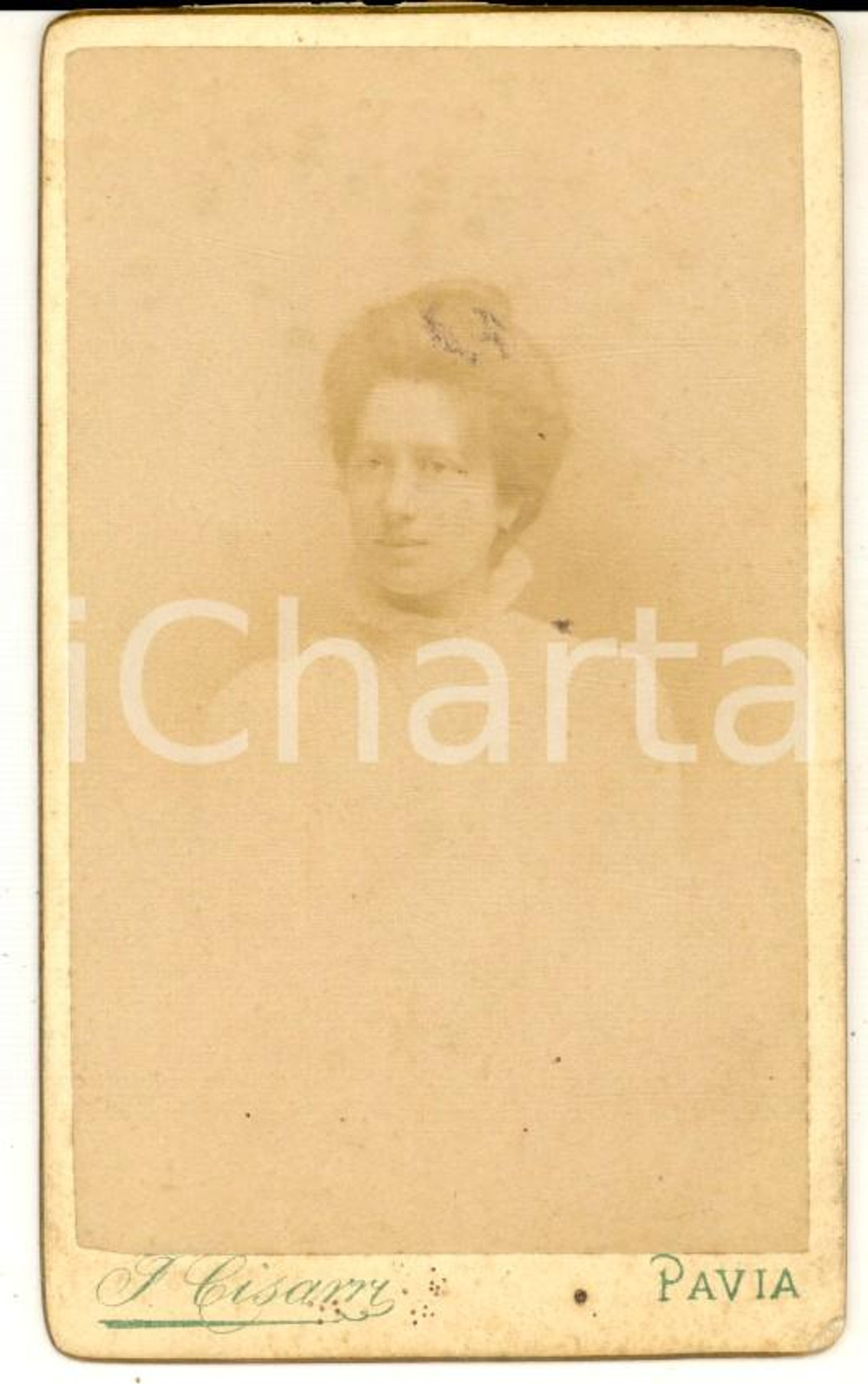 Fotografia d epoca originale 1880 ca PAVIA Ritratto di donna in abito bianco  Foto F. CISARRI CDV 1