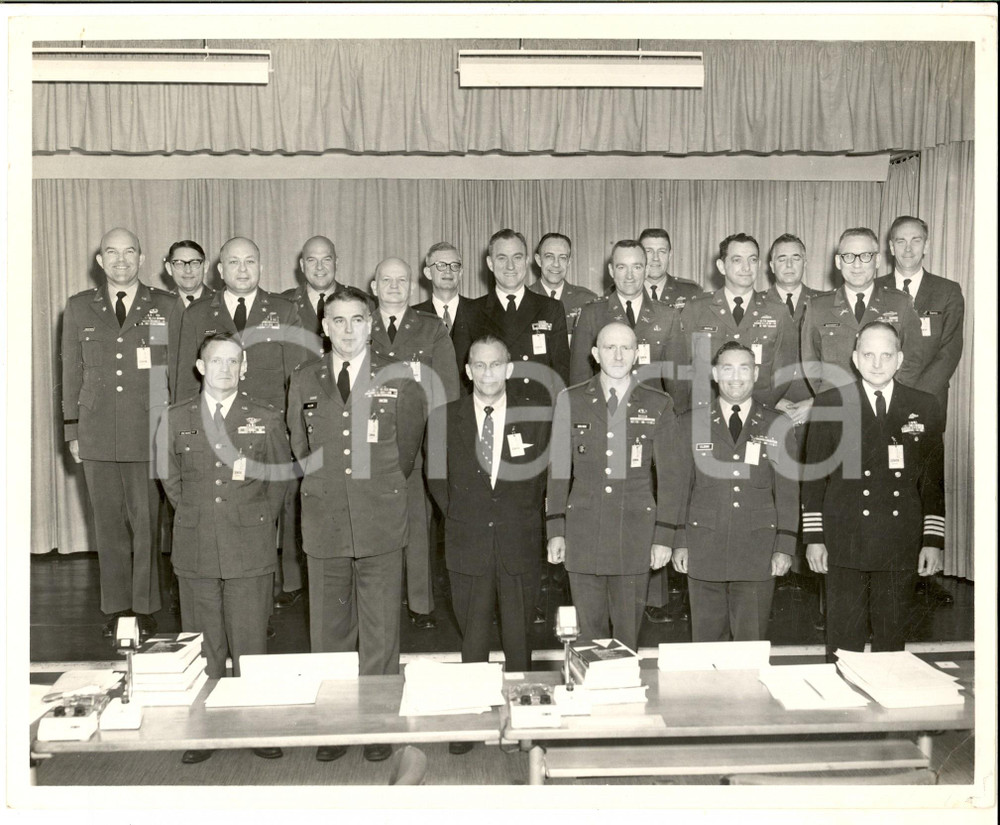 Fotografia d epoca originale 1955 ca US ARMY Gruppo di generali prima di una conferenza stampa  Foto 24x18 1
