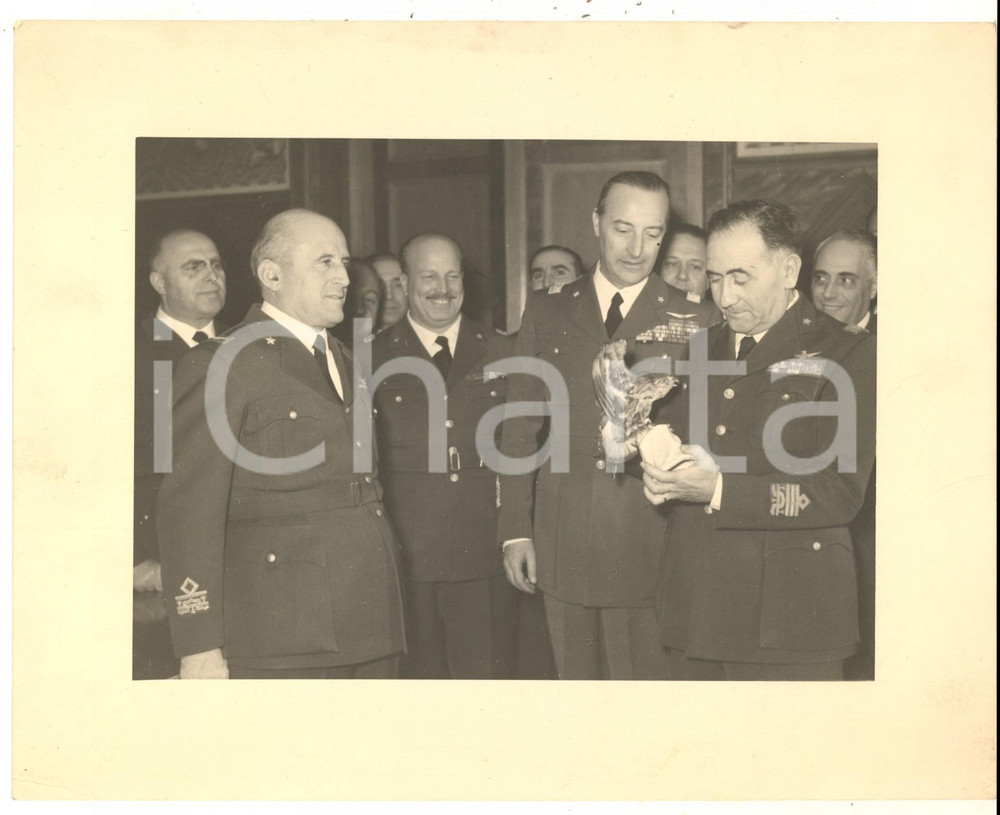 Fotografia d epoca originale 1955 ca US ARMY Generali e ufficiali durante cerimonia di premiazione FOTO 24x18 1