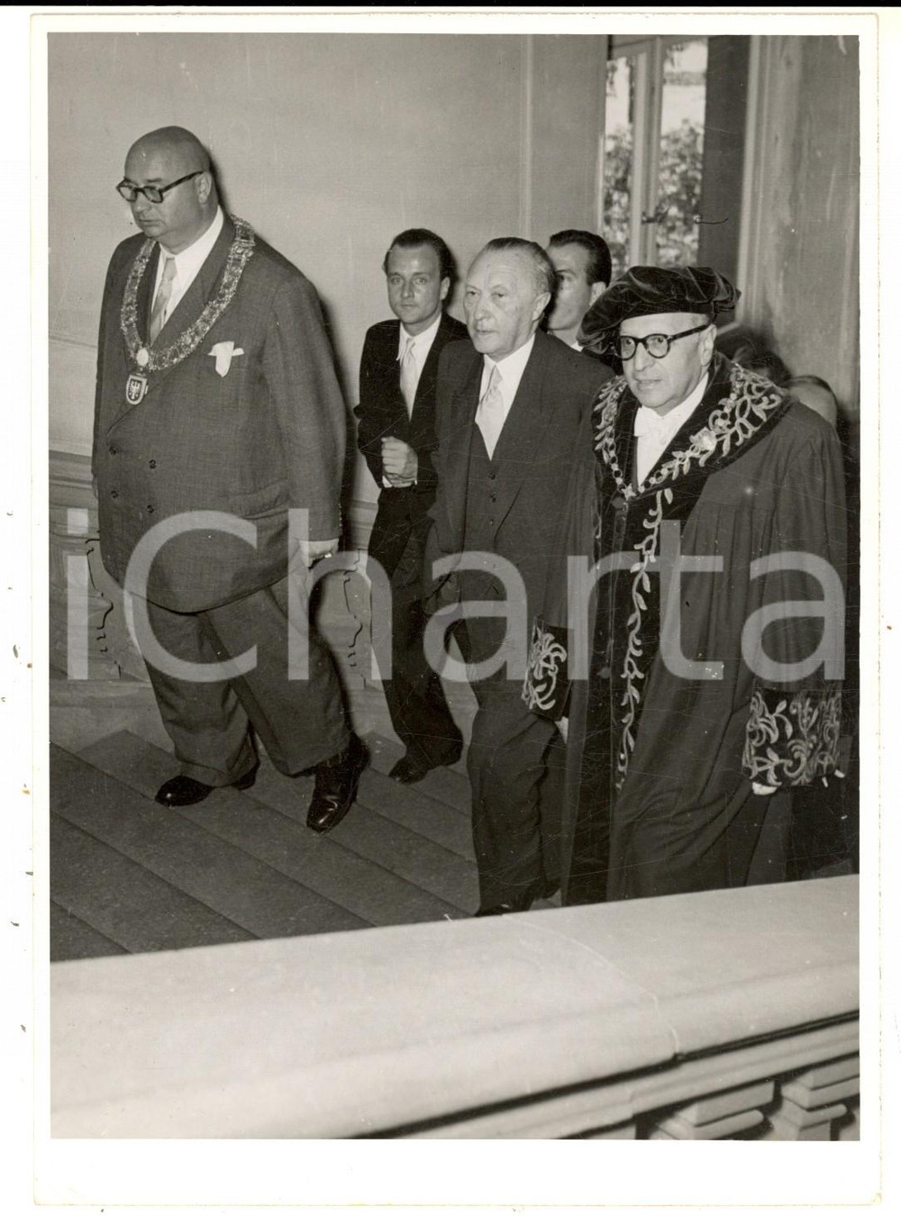 Fotografia d epoca originale 1952 FRANCOFORTE Konrad ADENAUER in visita all Università con Max HORKEIMER Foto 1