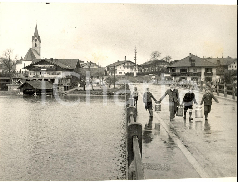 Fotografia d epoca originale 1938 SEEONSEEBRUCK Piccoli pastori con i bidoni del latte  Foto 24x18 cm 1