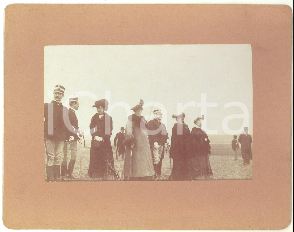 Fotografia d epoca originale 1900 ca ITALIA IPPICA Ufficiali e gentildonne in attesa delle gare  Foto 24x18 1