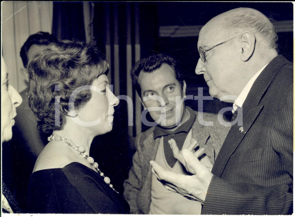 Fotografia d epoca originale 1959 PARIS Hélène CHARNIAUXCOTTON Prix Pelman Biologie  Georges DUHAMEL Photo 1