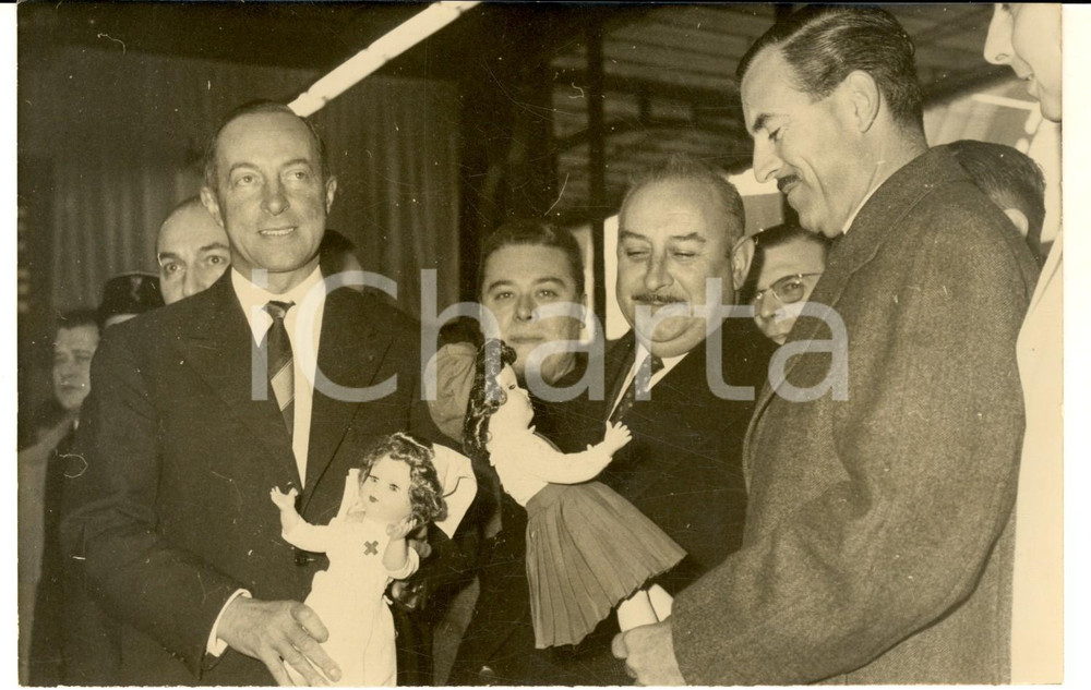 Fotografia d epoca originale 1959 PARIS Salon de l Enfance  Bernard CHENOT  et Maurice HERZOG  Photo 18x12 1
