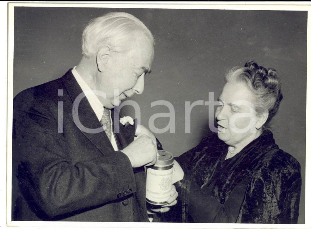 Fotografia d epoca originale 1951 BERLIN Presidente Theodor HEUSS con la moglie Elly  Foto 18x13 cm 1