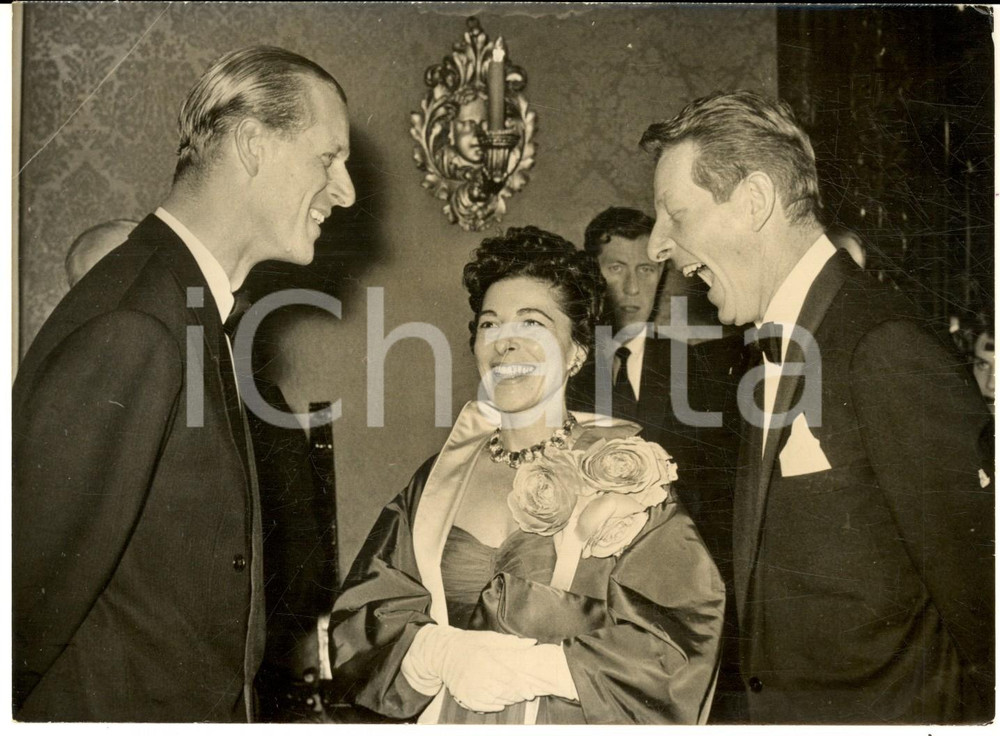 Fotografia d epoca originale 1959 LONDON Filippo di Edimburgo con Danny KAYE e Sylvia FINE per Five pennies 1
