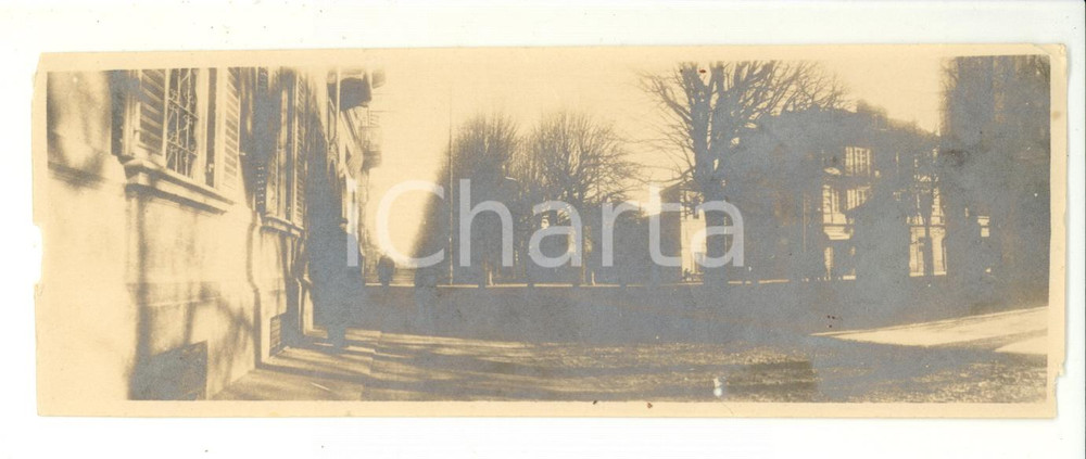 Fotografia d epoca originale 1920 ca MILANO ? Passeggiata lungo un viale  Foto VINTAGE 17x6 cm 1