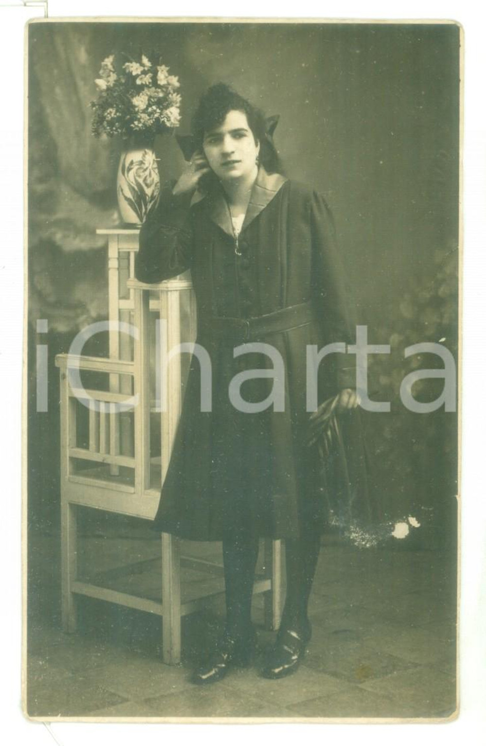 1930 ca ITALIA Ritratto di donna in abito scuro - Foto cartolina VINTAGE