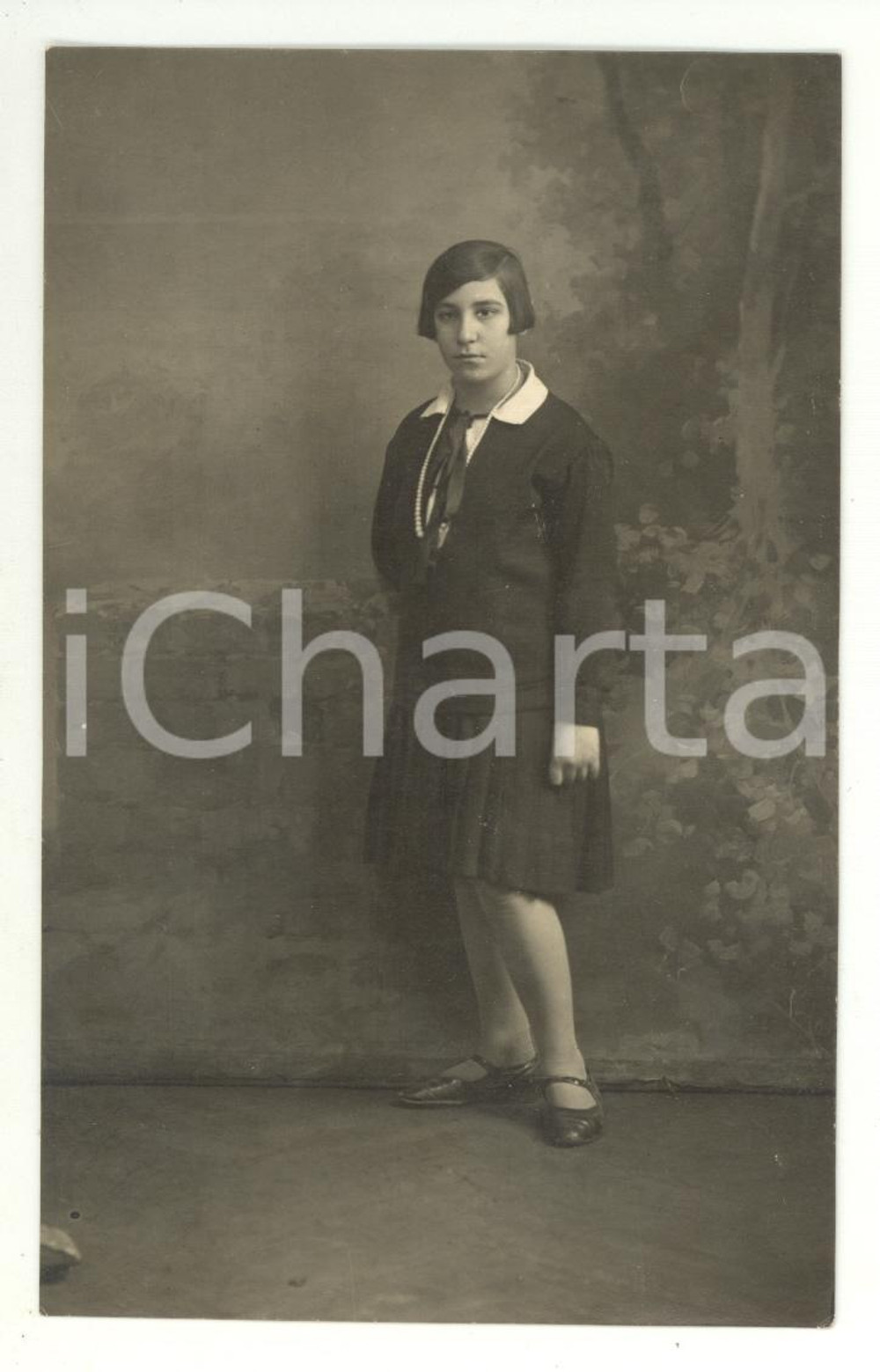 Fotografia d epoca originale 1927 MILANO Ritratto di fanciulla in divisa collegiale Foto cartolina VINTAGE 1