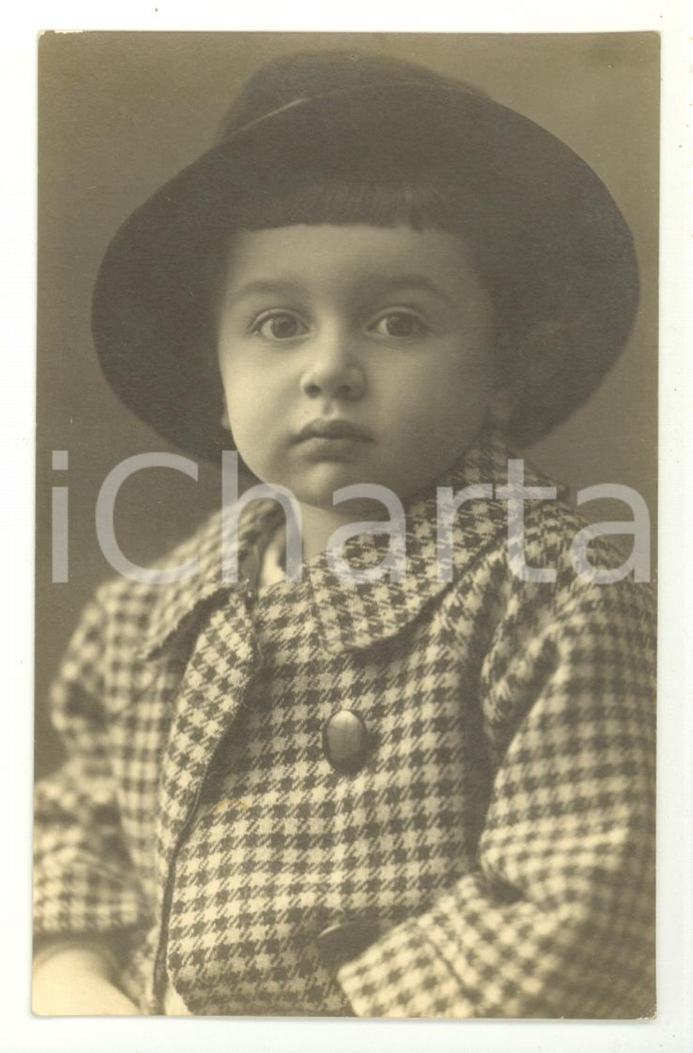 Fotografia d epoca originale 1916 MILANO Famiglia TANCI  Bambina in cappotto a quadretti Foto FIORINI 1
