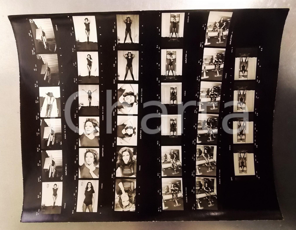 Fotografia d epoca originale 1970 ca COSTUME Tamara BARONI in palestra  Set fotografico  34 provini 1