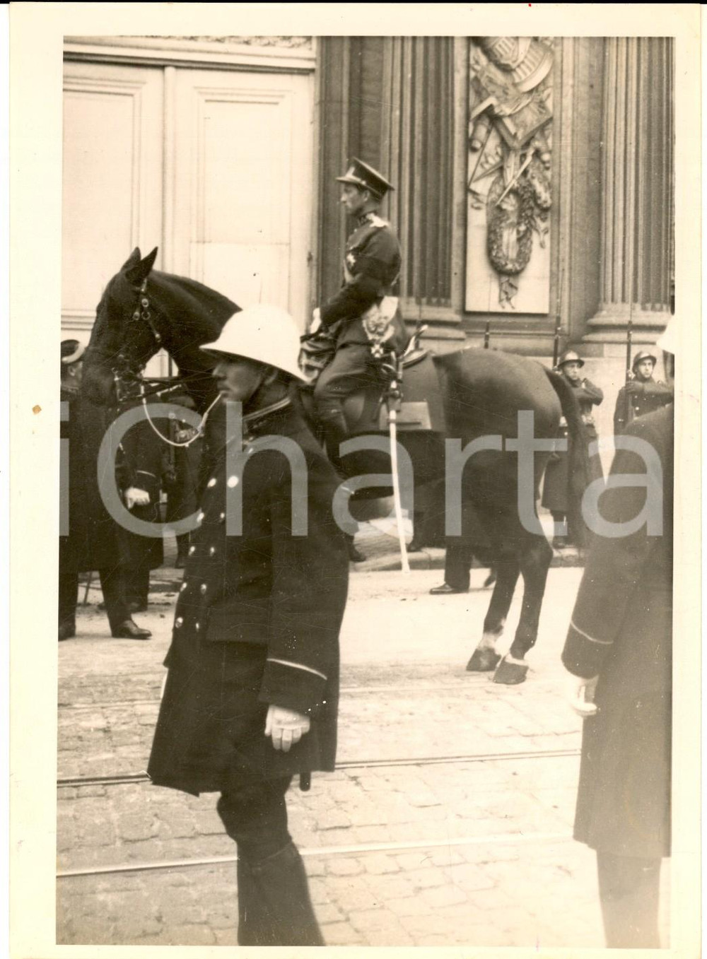 Fotografia d epoca originale 1934 BRUXELLES Re Leopoldo III arriva al Parlamento a cavallo  Foto 13x18 1