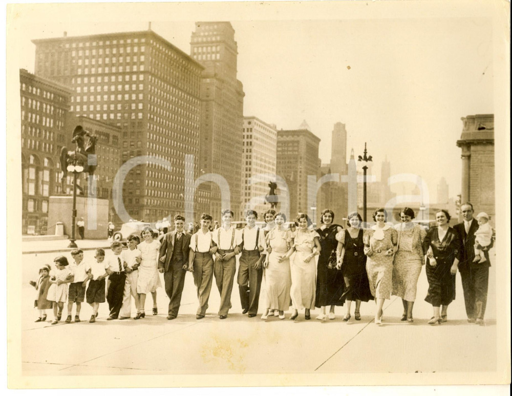 Fotografia d epoca originale 1935 ca CHICAGO Meeting LATORA the largest Italian American family  Photo 24x18 1