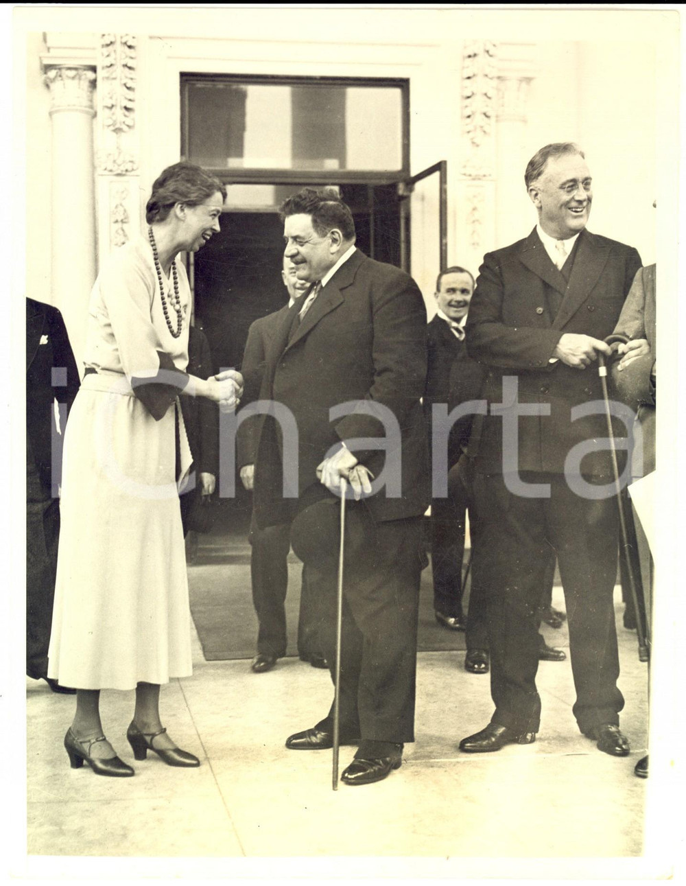 Fotografia d epoca originale 1933 WASHINGTON Edouard HERRIOT bids goodbye to Mrs ROOSEVELT  Photo 18x24 1